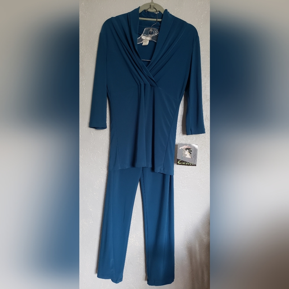 NWT CARIBE Women's Blue Top/Pants set Size M Stretchy Flare legs